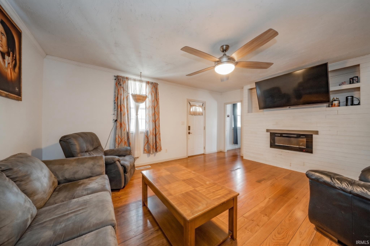 Listing Image 3