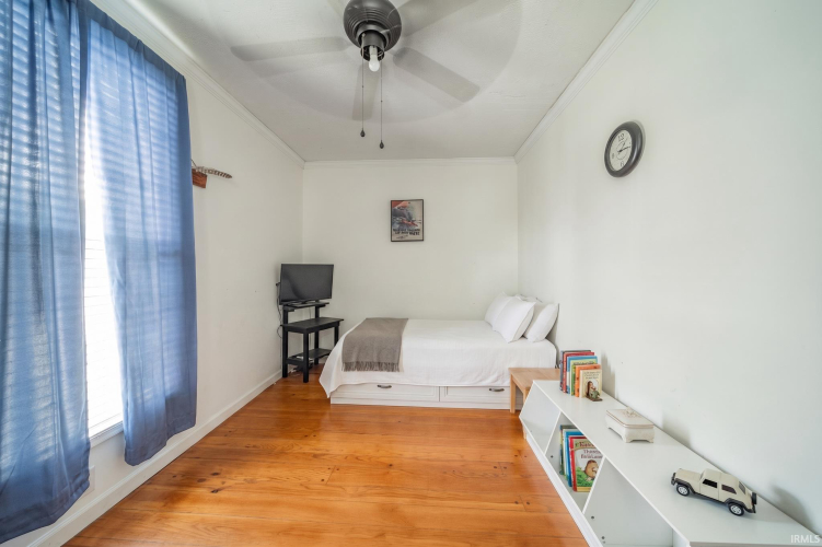 Listing Image 9