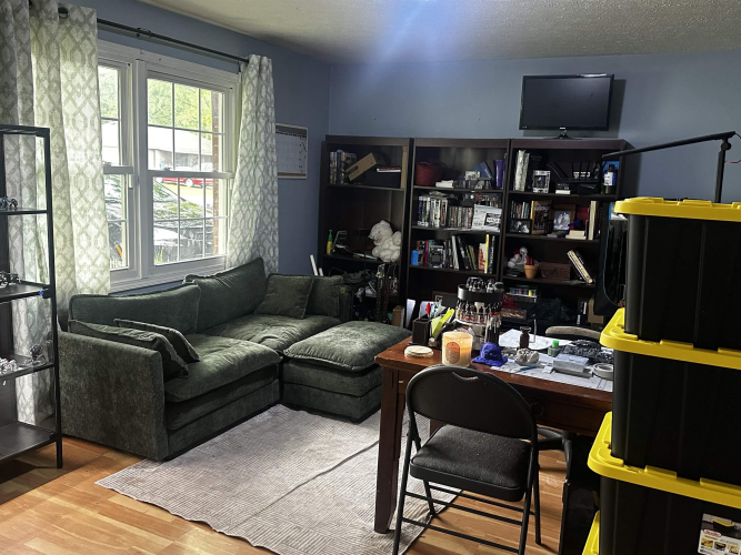 Listing Image 4