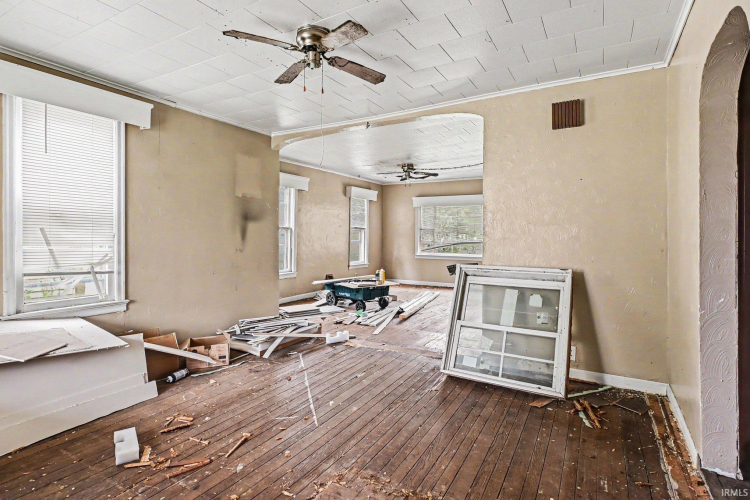 Listing Image 19