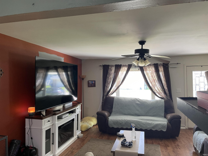 Listing Image 5