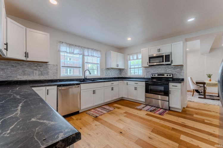 Listing Image 13
