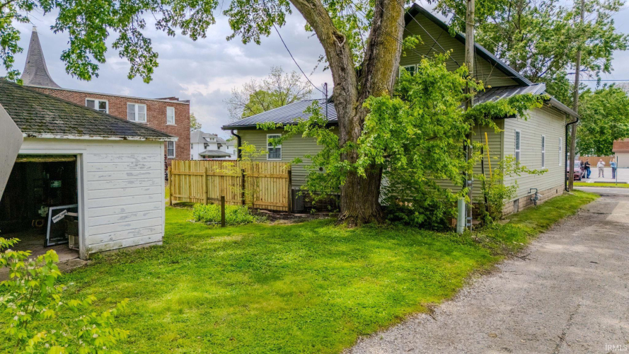 Listing Image 4