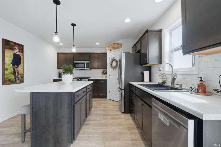 Listing Image 12