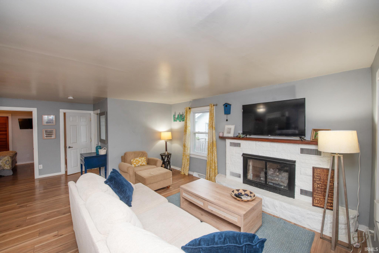 Listing Image 7