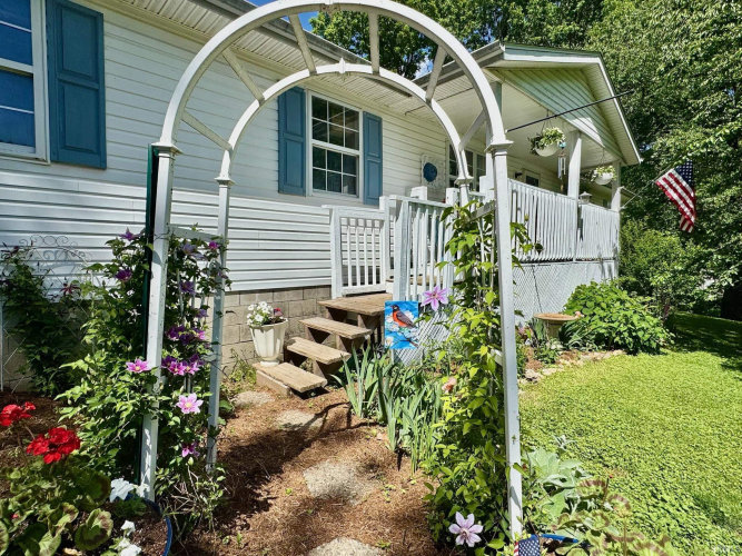 Listing Image 6