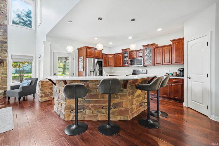 Listing Image 10