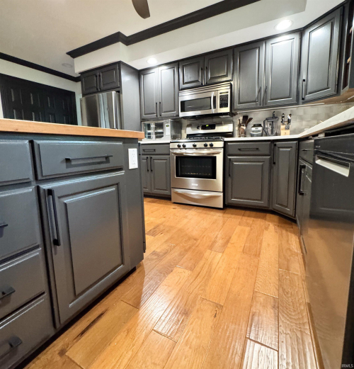 Listing Image 12