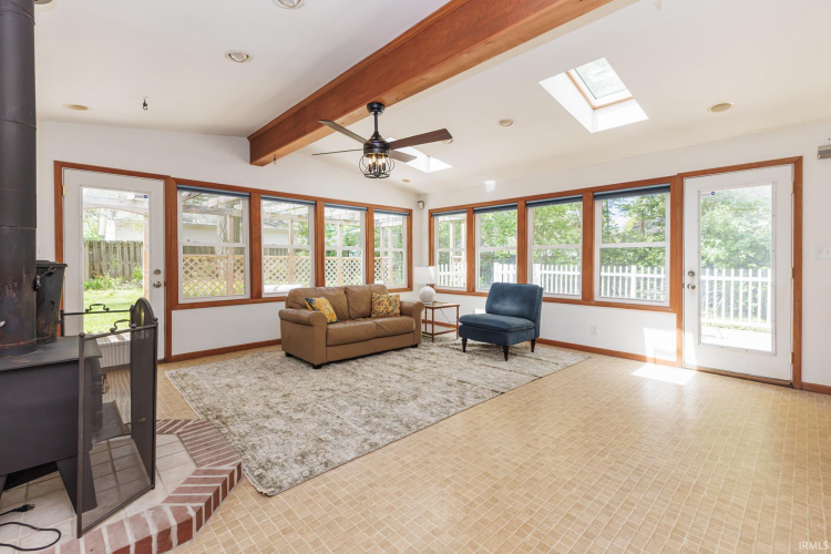 Listing Image 16