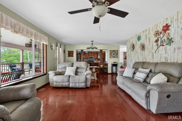 Listing Image 3