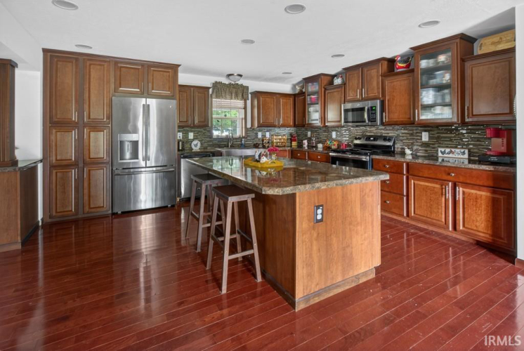 Listing Image 6