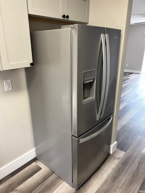 Listing Image 11