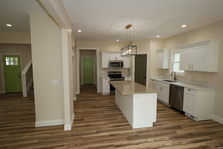 Listing Image 4