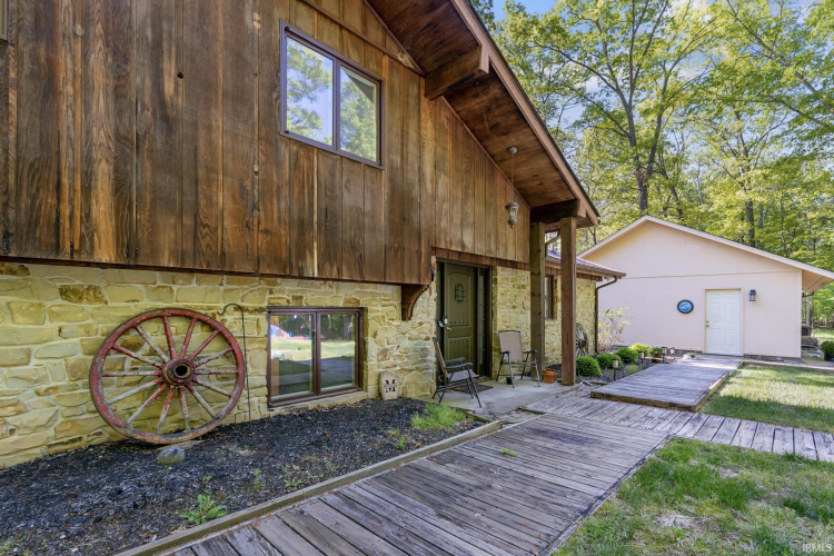 Listing Image 6