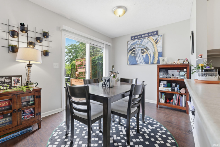 Listing Image 8