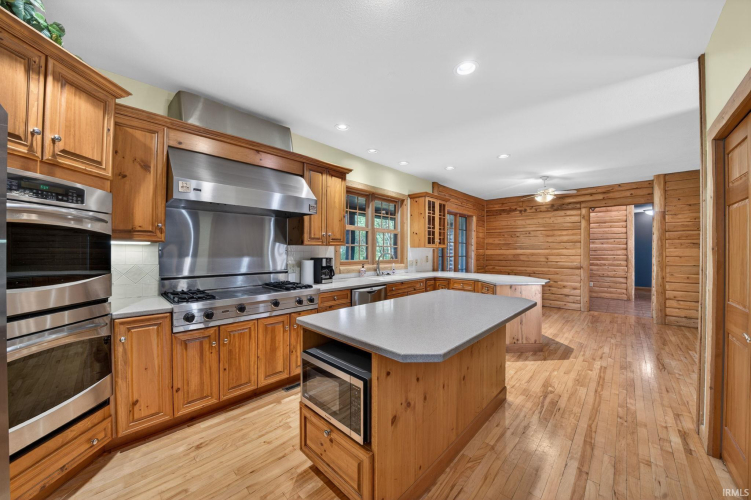 Listing Image 11