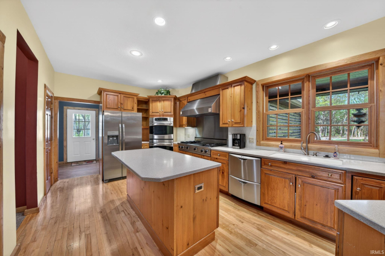 Listing Image 9