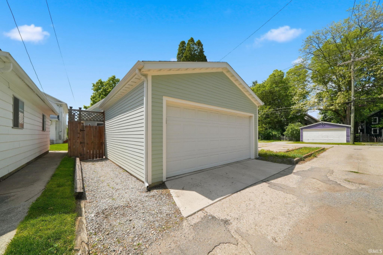 Listing Image 14