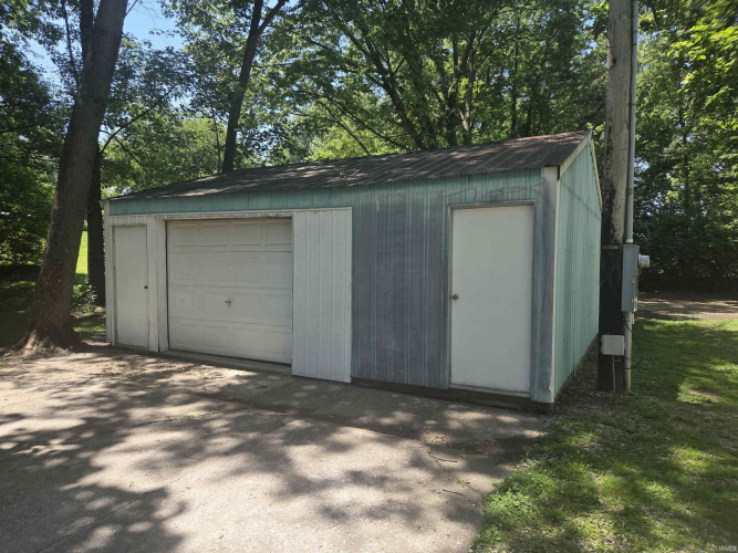 Listing Image 4