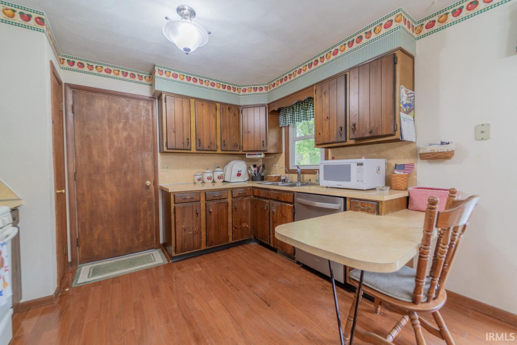 Listing Image 6