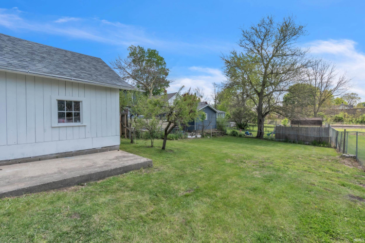Listing Image 6