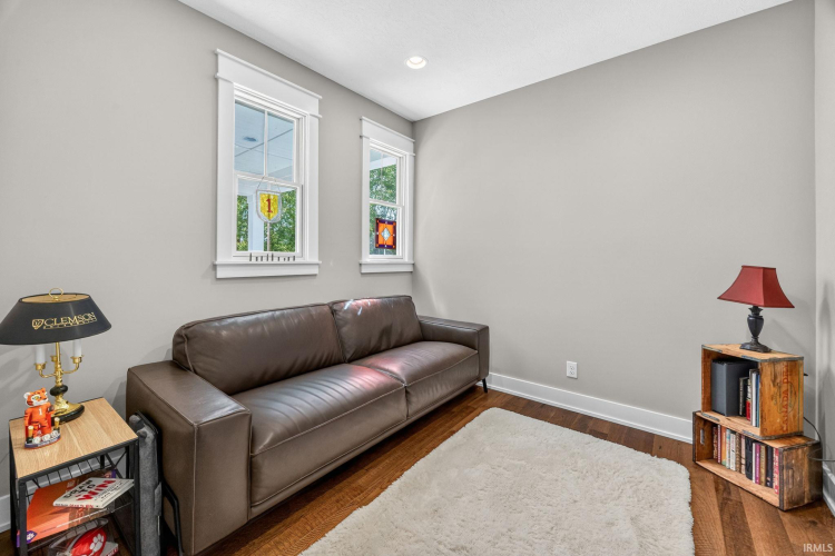 Listing Image 18