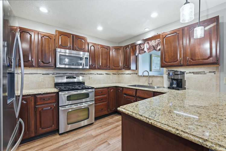 Listing Image 15