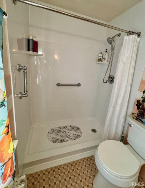 Listing Image 19