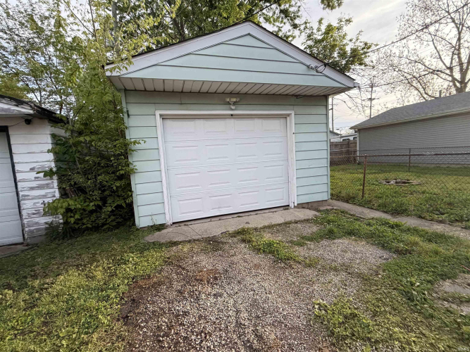 Listing Image 3
