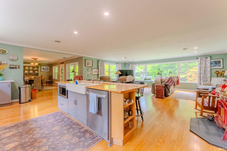 Listing Image 12