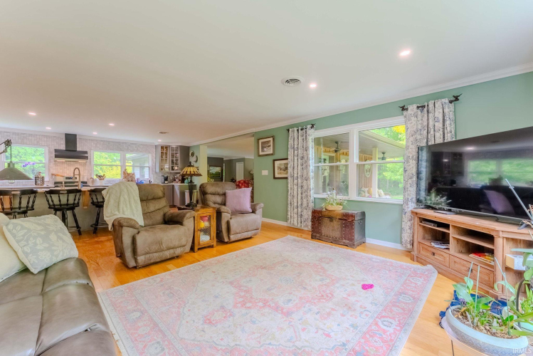 Listing Image 14