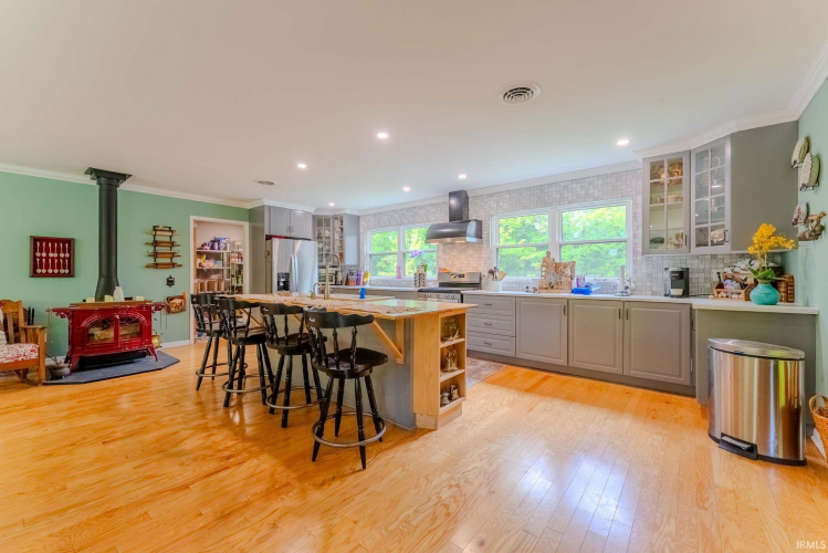 Listing Image 10