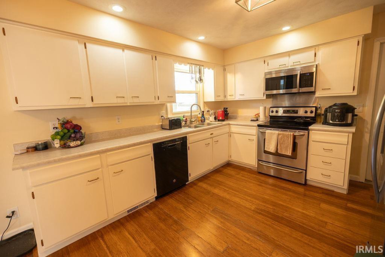 Listing Image 13