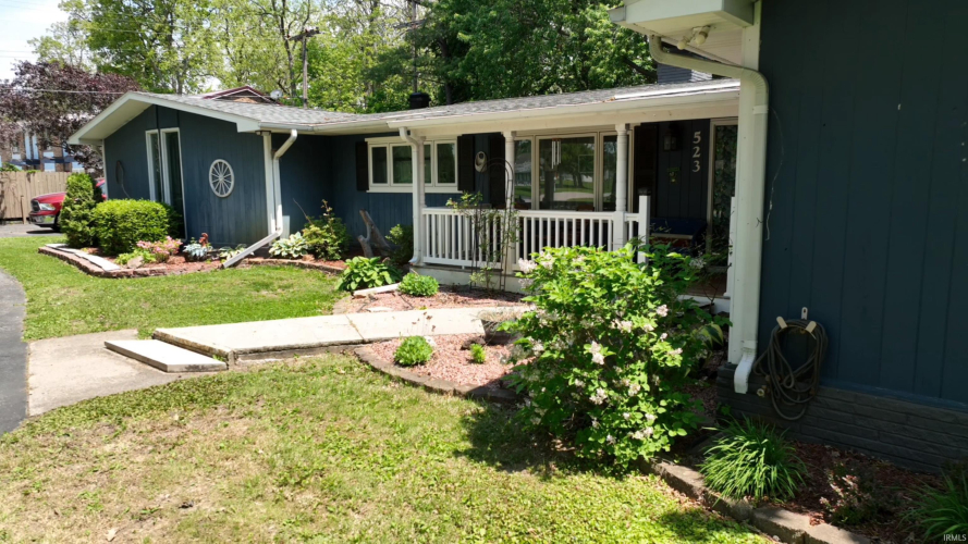 Listing Image 4