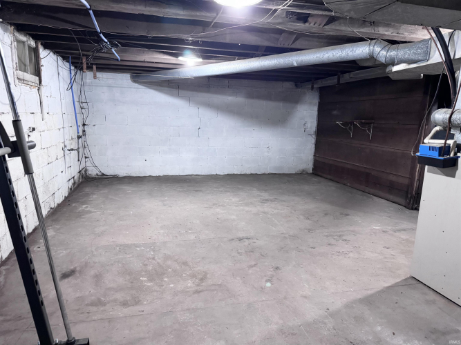 Listing Image 33