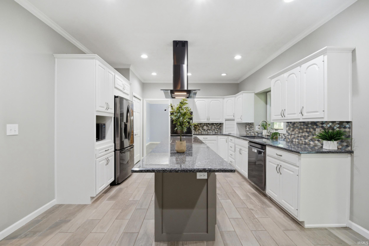 Listing Image 11