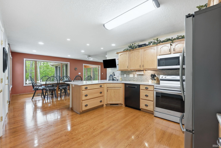 Listing Image 6