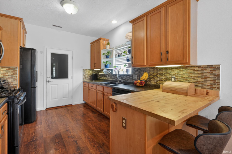 Listing Image 16