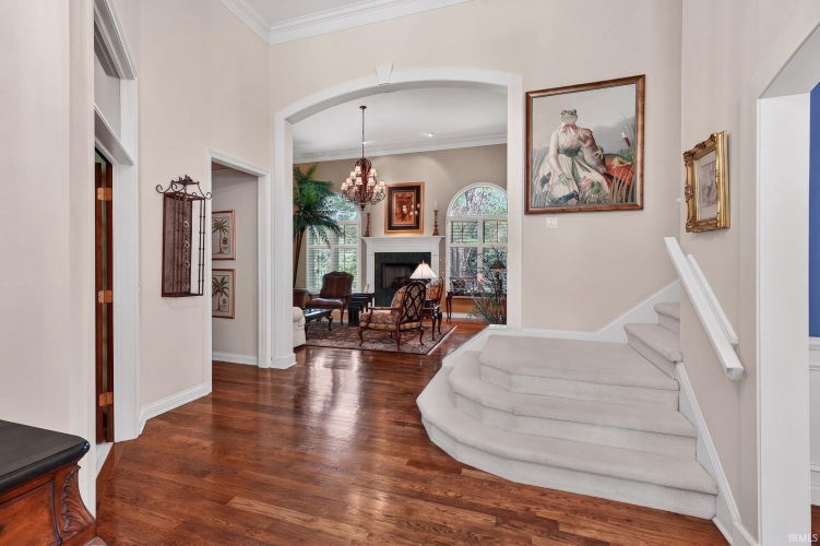 Listing Image 4