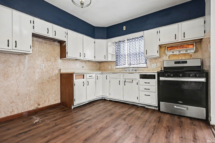 Listing Image 5