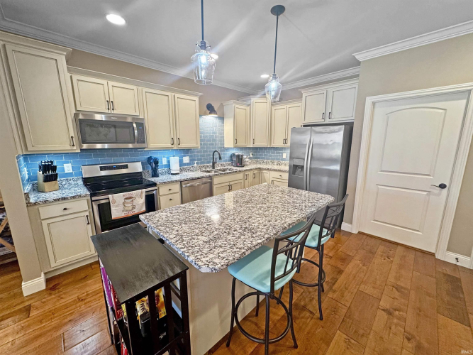 Listing Image 3