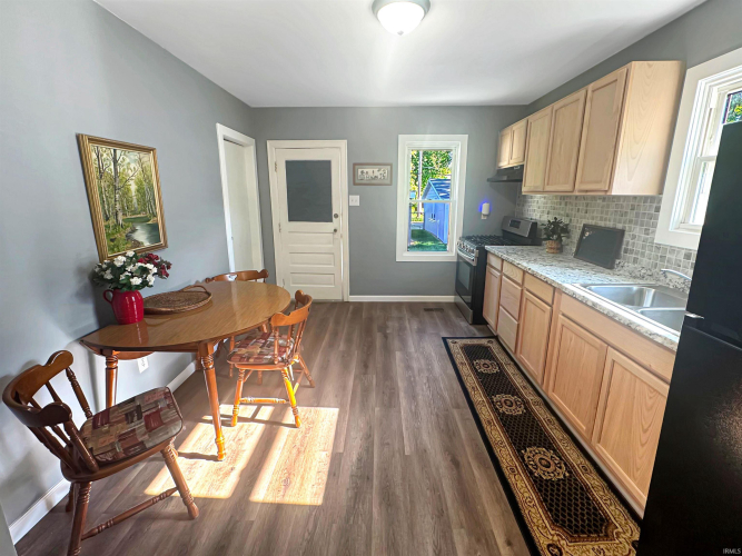 Listing Image 6