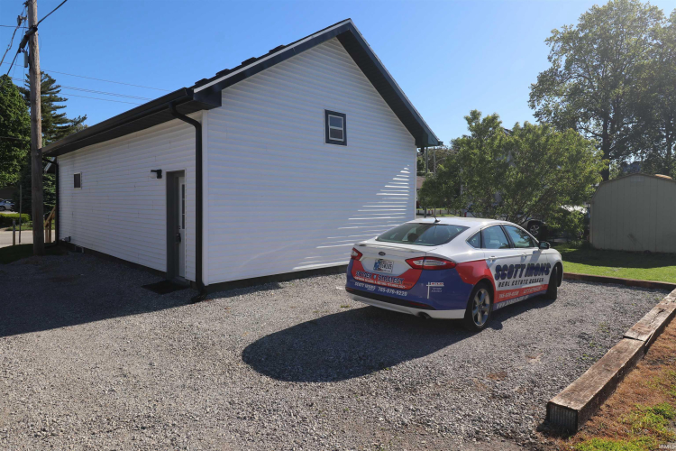 Listing Image 4