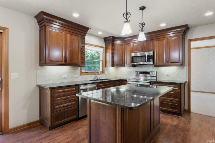 Listing Image 9