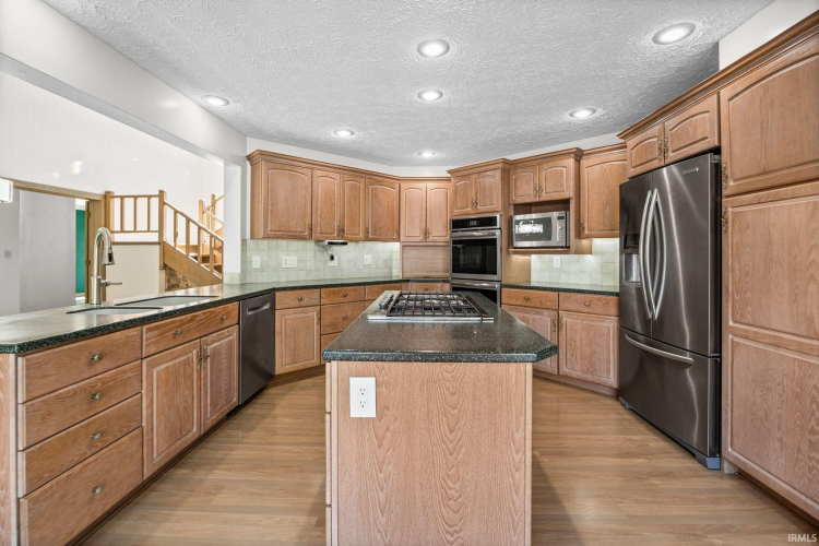 Listing Image 12