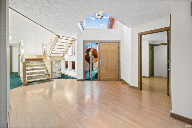 Listing Image 16
