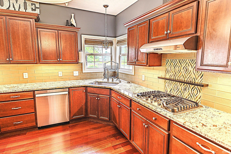 Listing Image 12