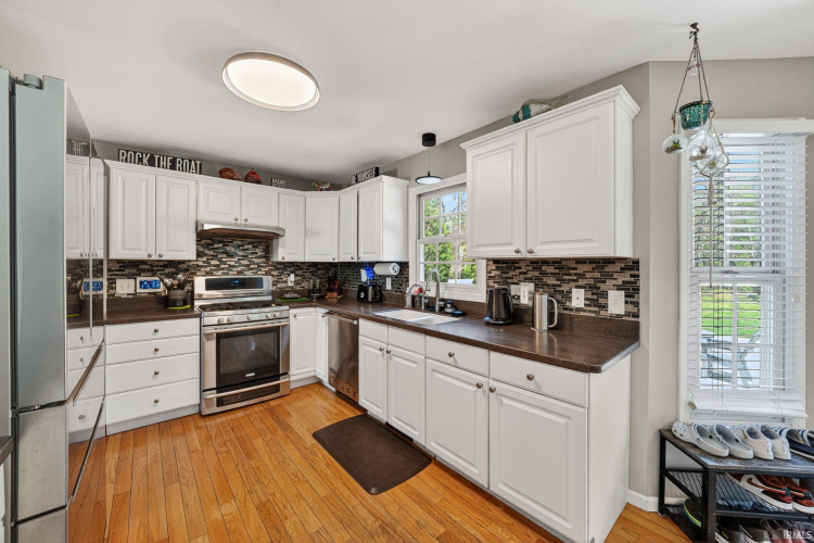 Listing Image 8