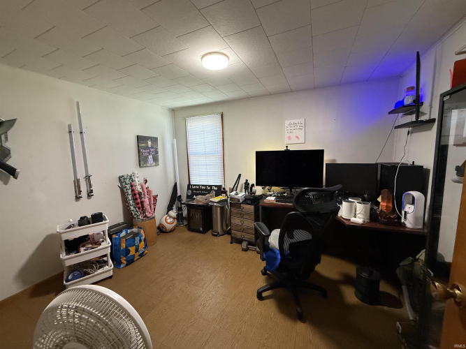 Listing Image 27