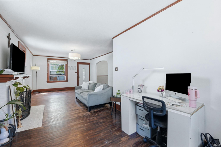 Listing Image 11